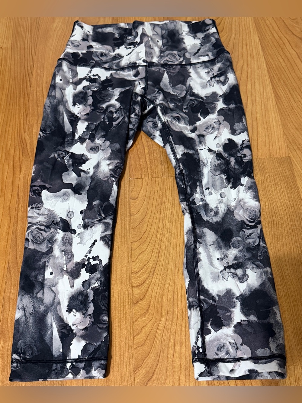 Lululemon High Times Peek Obscured Black Floral Roses Tight Leggings Sz 8